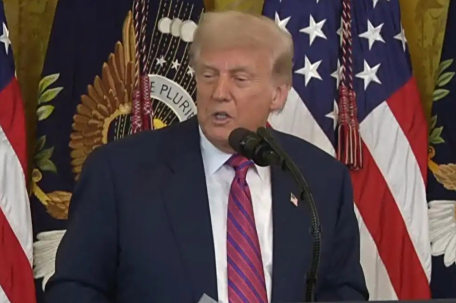 特朗普正式签署天才法案