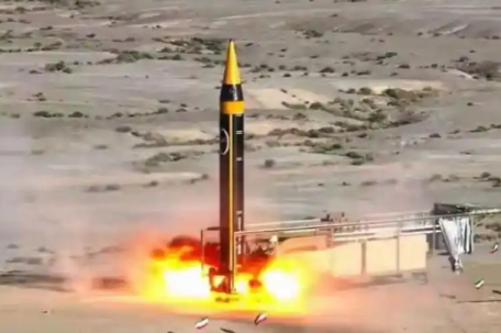 威胁拉满 伊朗公布最强导弹发射画面 