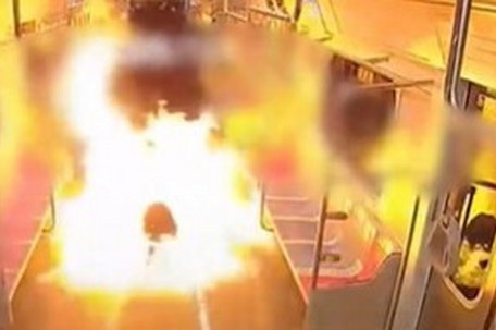 韩国首尔地铁纵火案监控曝光