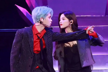 黄明昊杨超越跳《Trouble Maker》