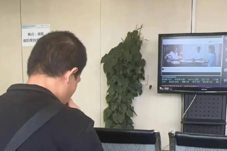 网友曾在北大口腔偶遇韦东奕