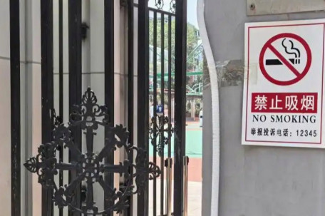校门口的“游烟”该管管了