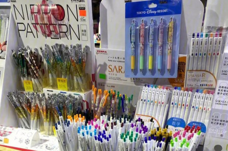 考点文具店老板十年送考十届学生