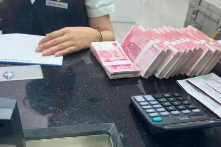 银行员工完不成消费贷任务1周扣三百 
