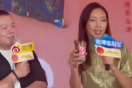 那尔那茜现场“直播”卖荔枝
