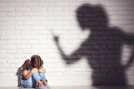 小学生半个月遭母亲殴打十余次 