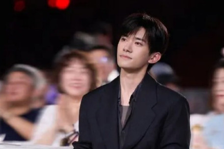 导播不语只是一味切易烊千玺