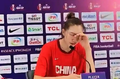 女篮输日本 韩旭泪洒发布会