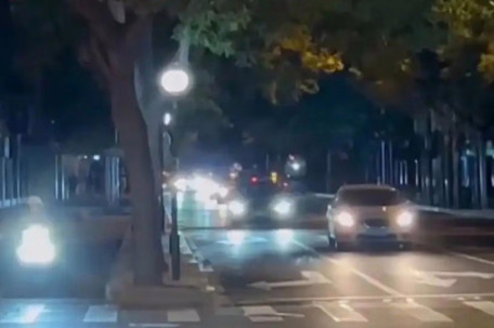 央视曝光电动自行车滥用远光灯 