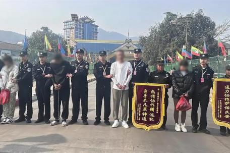 潜逃网红祥小祥在缅北落网被移交中方