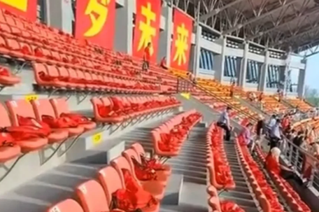 南通送苏超球迷人手一份伴手礼