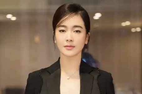 左小青教跳广场舞活力四射