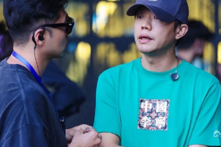 劳力士店员否认曾毅戴表为自家品牌