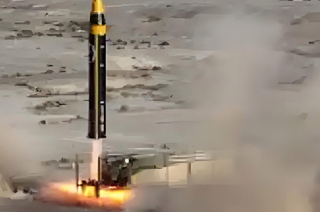 伊朗向以色列首次发射其最强导弹