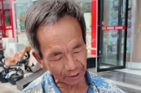 大爷写《我的母亲》作文火爆全网