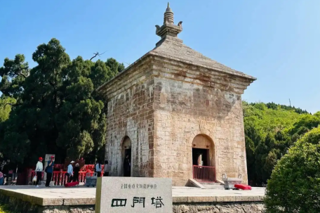 千年国宝佛头被刻字：测绘局到此古迹