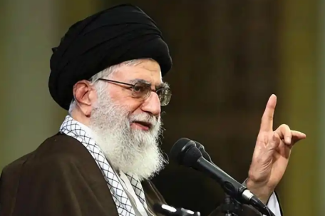 伊朗称绝不投降 美称攻击计划已获批