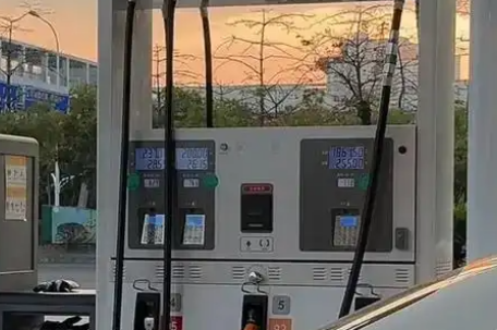 油价年内第五涨！加满一箱多花10元