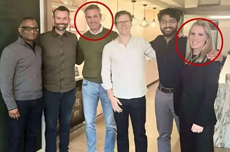 公司CEO搂抱HR被演唱会大屏拍到