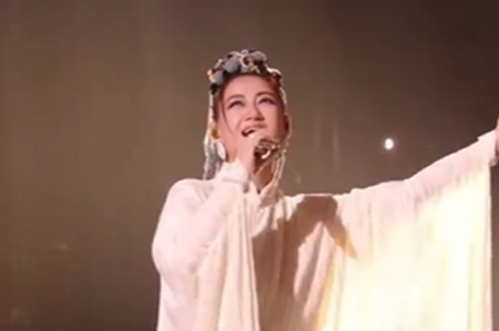 者来女把《玉盘》唱碎了