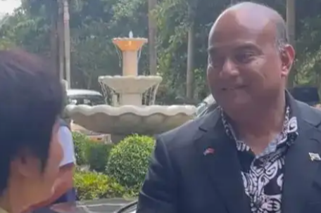 瑙鲁总统戴维阿迪昂抵达深圳