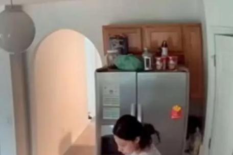 女生吃米线放太多麻油险窒息