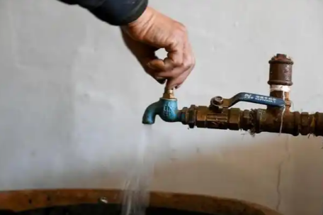 余杭水务回应自来水异味:原水异常