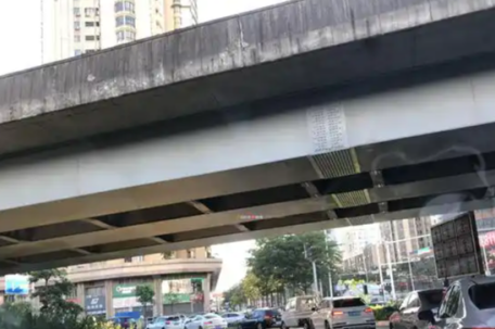 广东东莞一高架快速路发生特大事故
