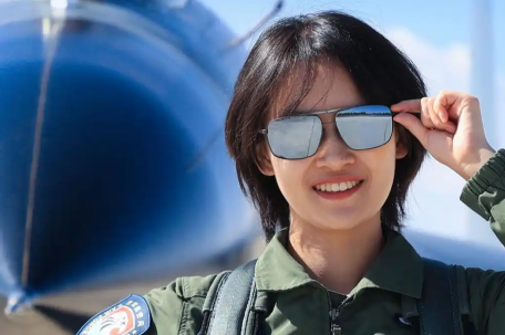 空军招女飞行学员 可获清北双学籍