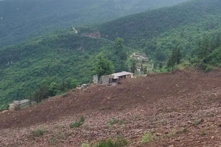 贵州大方县滑坡初步判断十余人被困