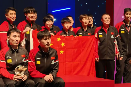 国乒大合照孙颖莎稳居C位