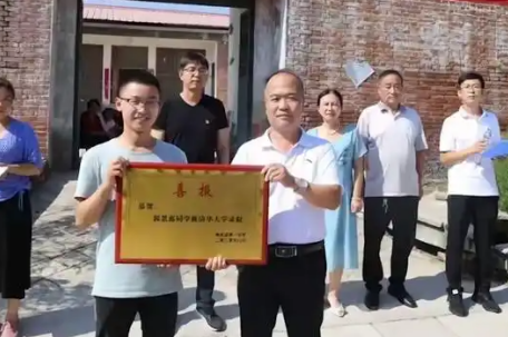 北大第一节课退学考上清华男子发声 