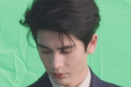 被张凌赫的军装造型硬控了