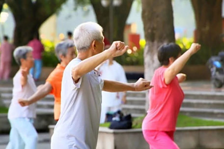 三伏天酷暑中锻炼可增强体质？