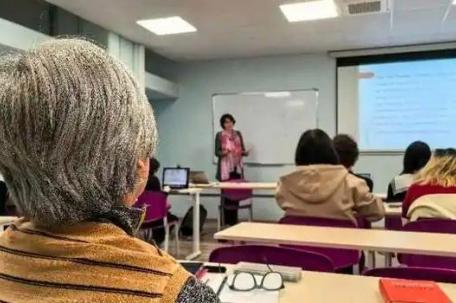 我跟我妈说56岁正是读书的年纪