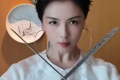 刘涛头戴“三条簪”头饰被夸爆