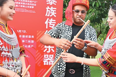 游山玩水拉近中国与周边国家邻里情