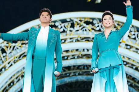 凤凰传奇青岛演唱会万人军训