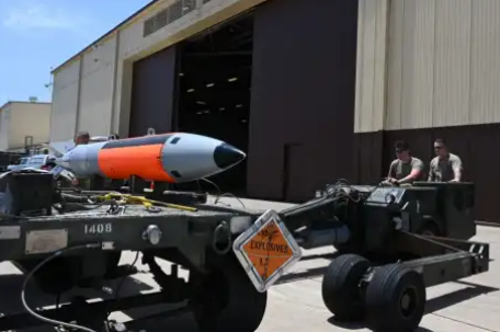 美国再次将核武器部署至英国