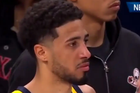 哈利伯顿眼神绝望看雷霆队主场庆祝