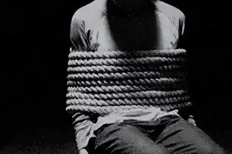 中国游客在泰国被人当街掳走勒索