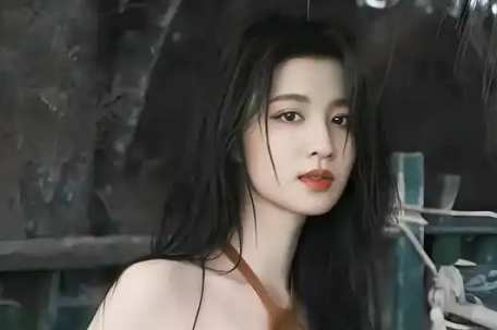 王楚然素颜出街颜值依旧能打