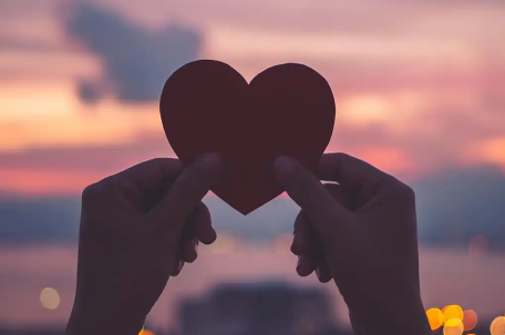 前台开错房涉事女房客男友发声