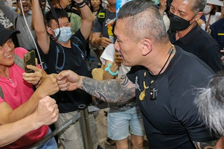 “馆长”返台怒骂民进党：就是个骗子