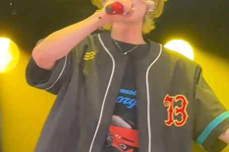 鹿晗复出开演唱会了