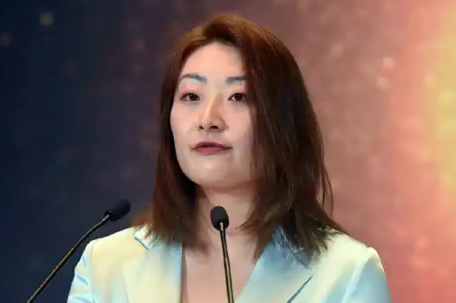 宗馥莉疑遭3名同父异母弟妹起诉