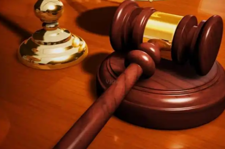 女子月收入4700元负债2544万