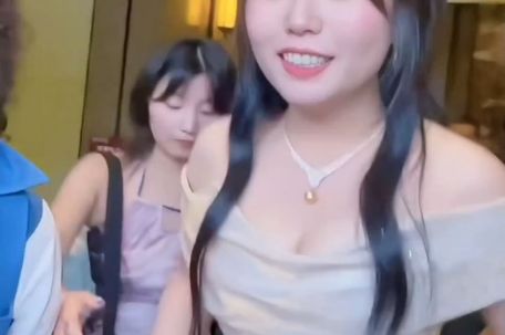 李雪琴财务风波后首亮相 状态超好 