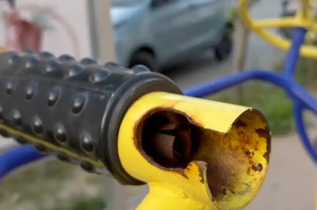 央视曝光偷工减料的公共健身器材