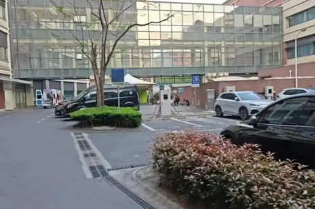 医生联系民营救护车 800公里收2.8万